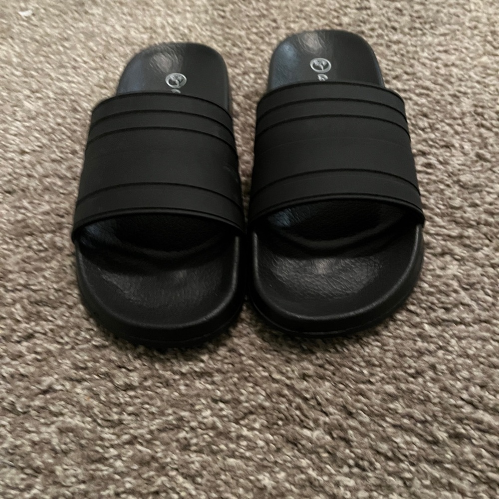 Cat & Jack Black Kids Slide Sandals